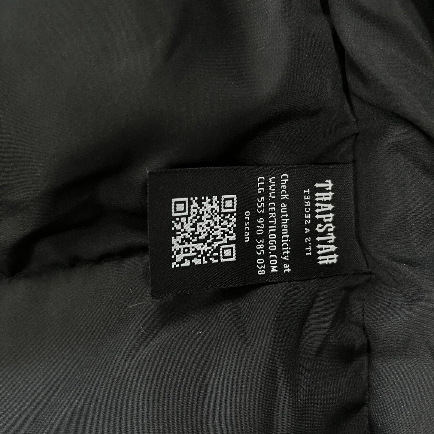 DECODED HOODED PUFFER 2.0 JACKET – BLACK