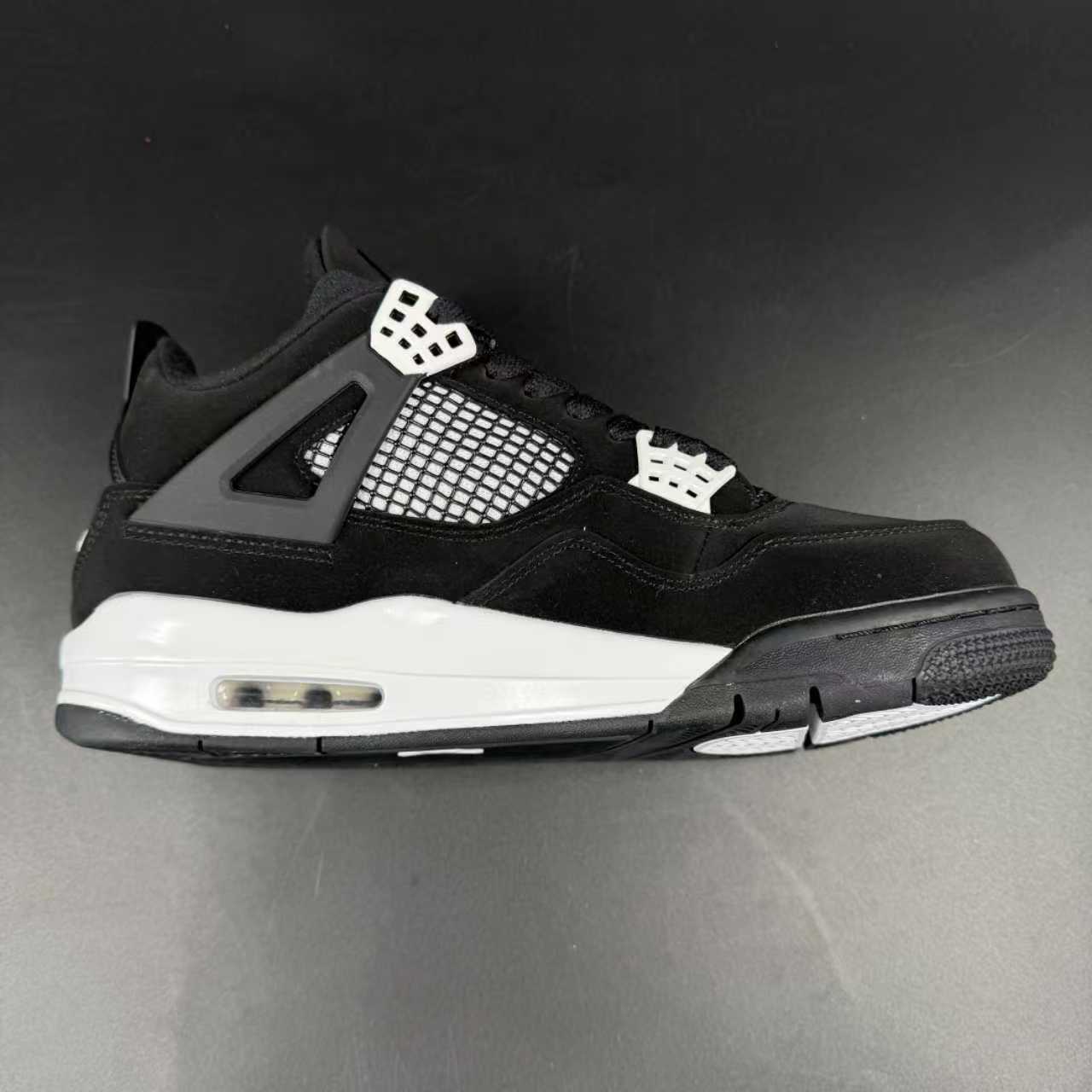 J4 RETRO THUNDER WHITE – SIZE 39