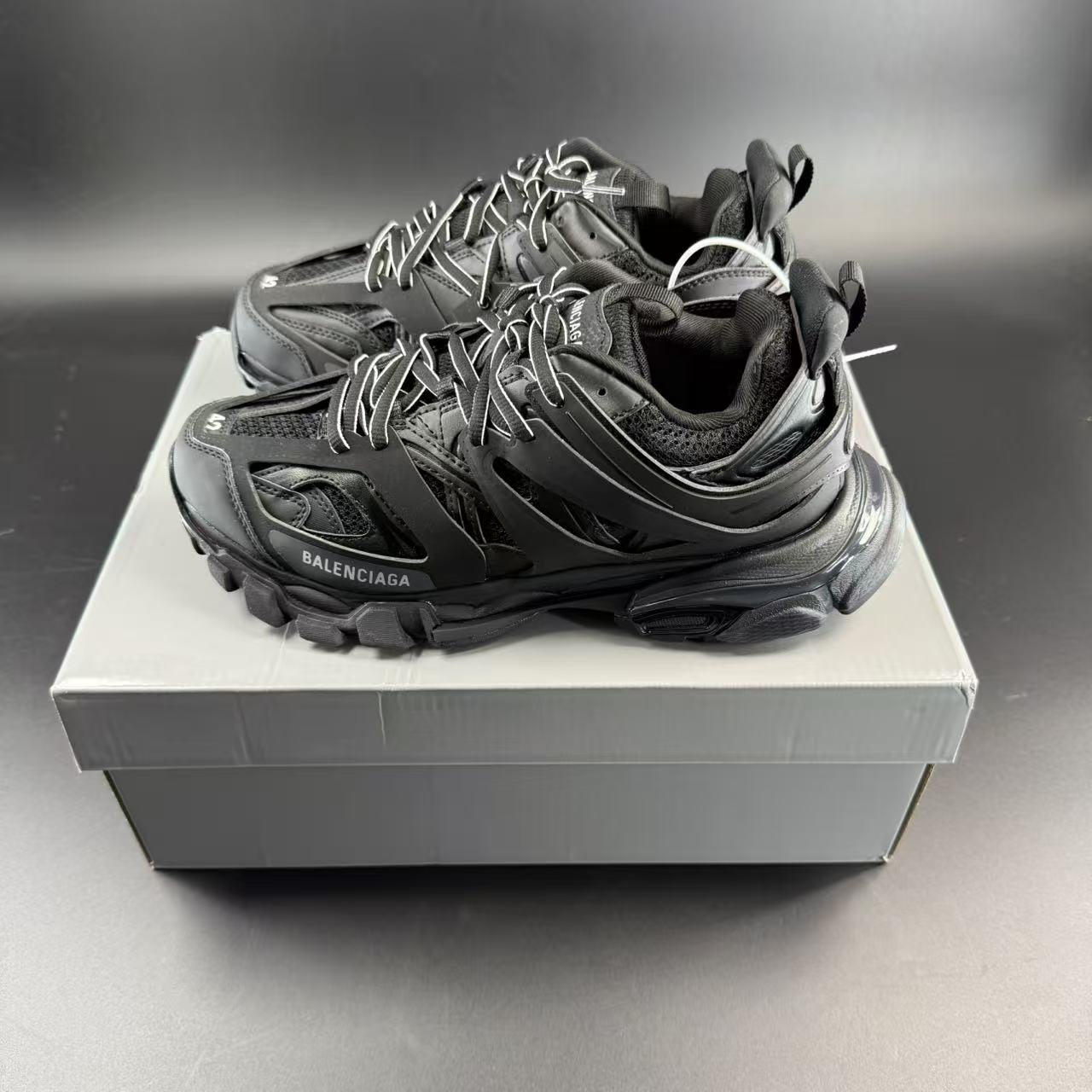 Track Black