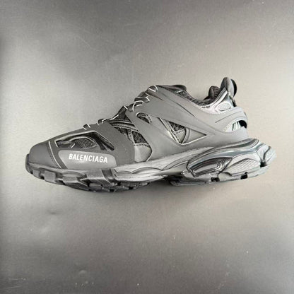 Track Black