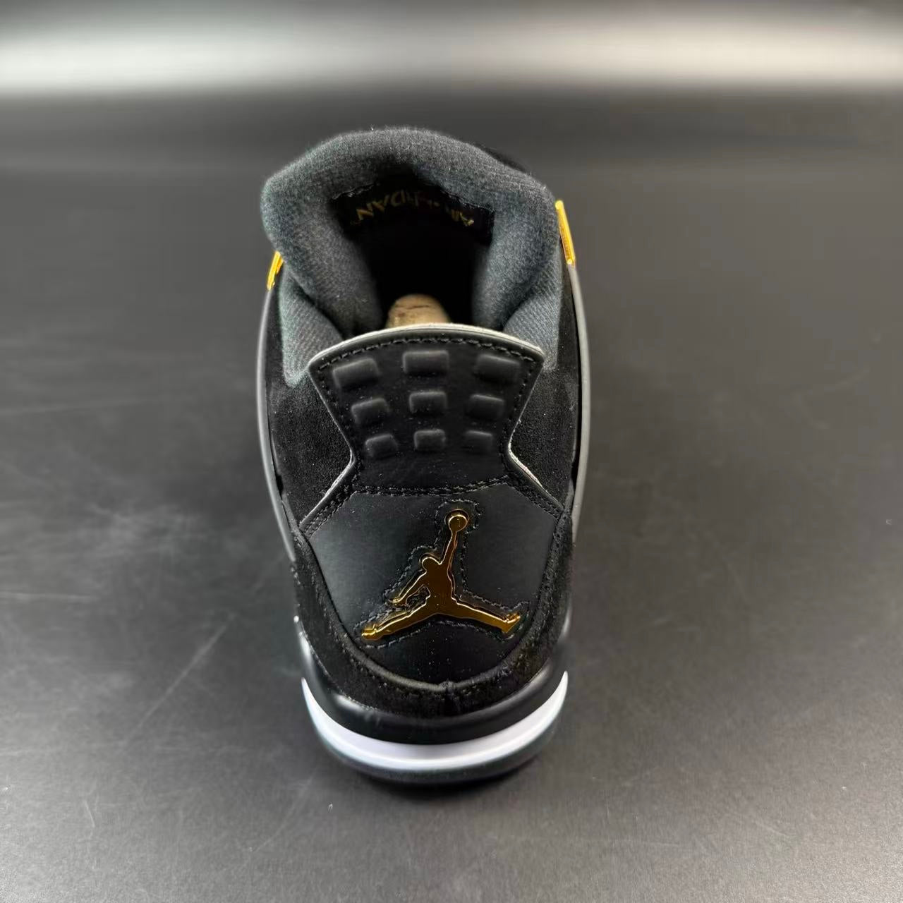 J4 RETRO ROYALTY