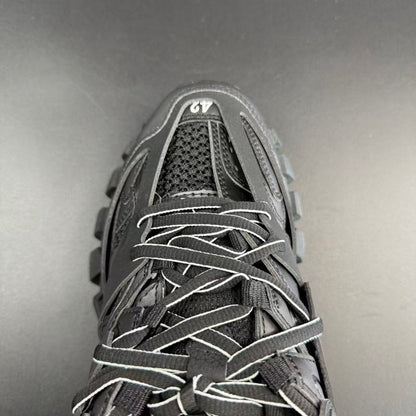 Track Black