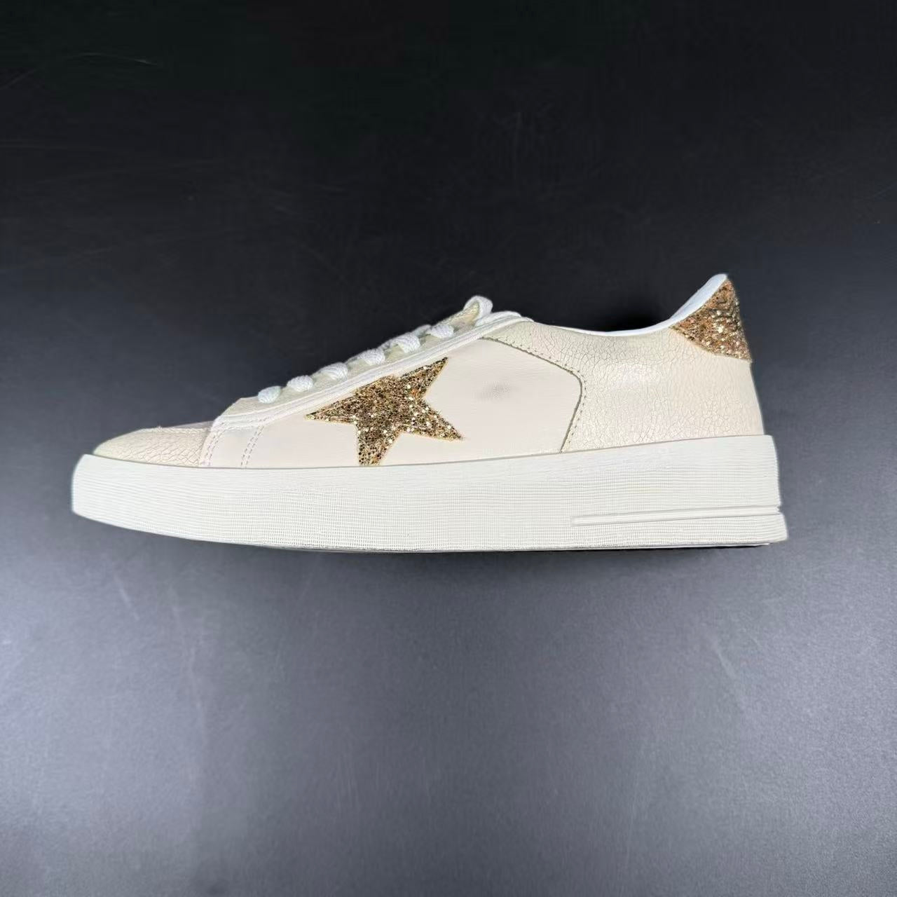 GOLDEN GOOSE