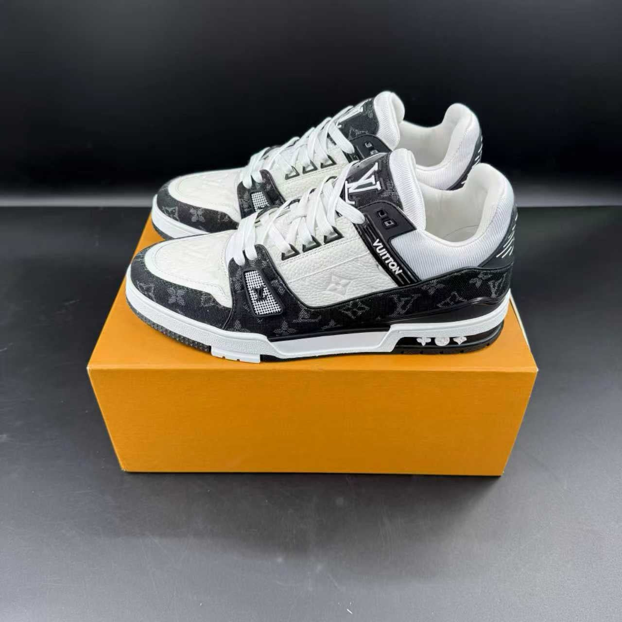 LV TRAINER – SIZE 36