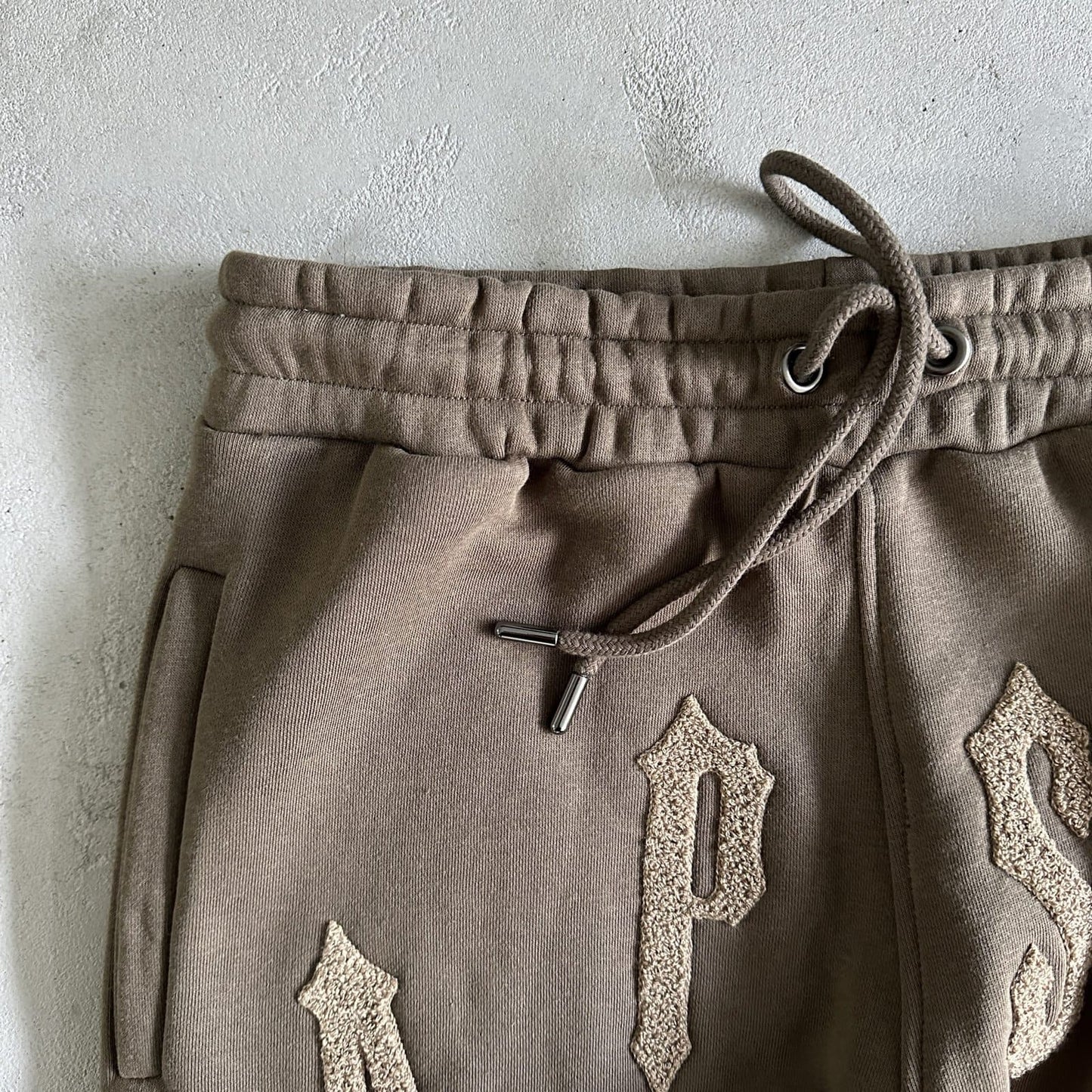 IRONGATE ARCH CHENILLE BROWN