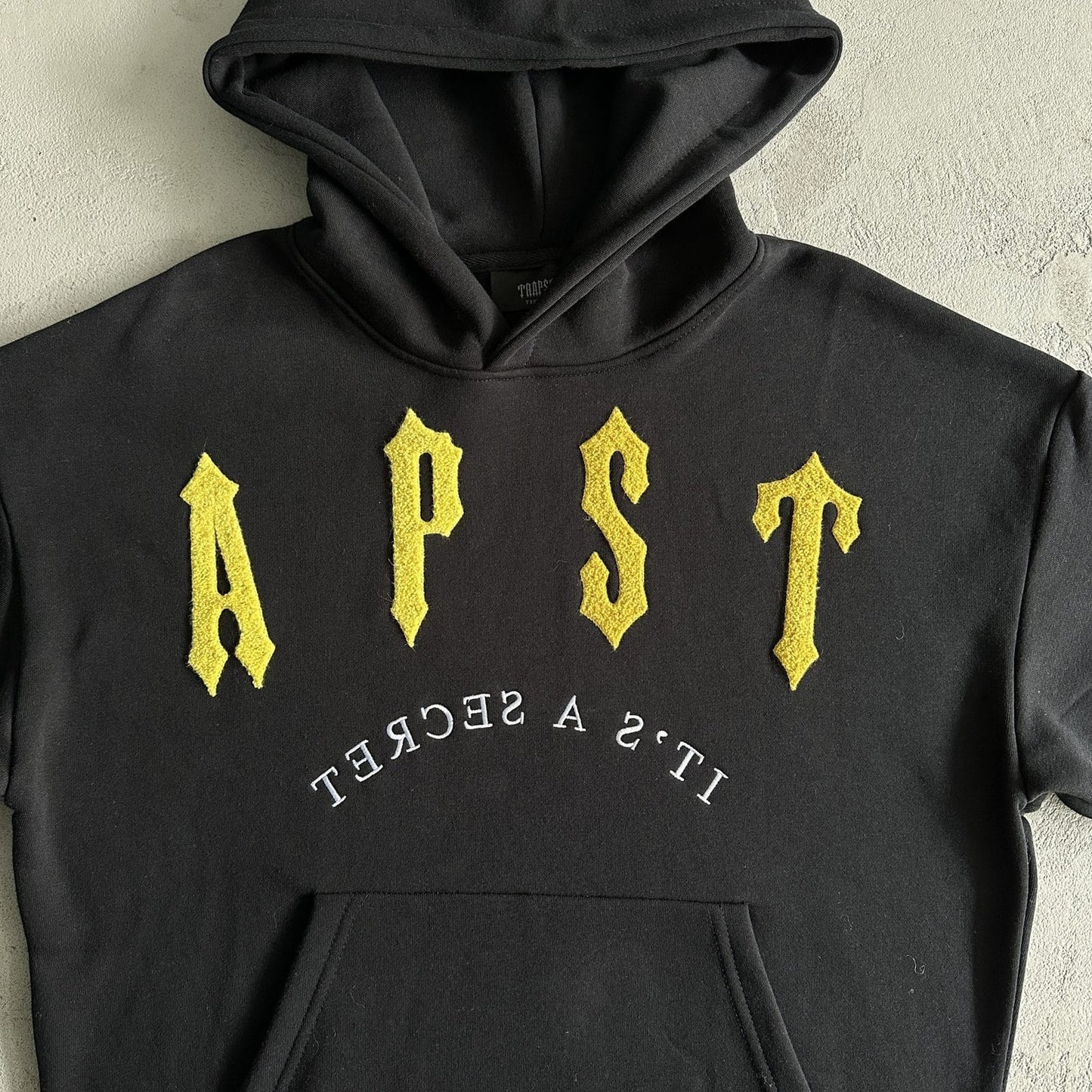 IRONGATE ARCH CHENILLE BLACK/YELLOW