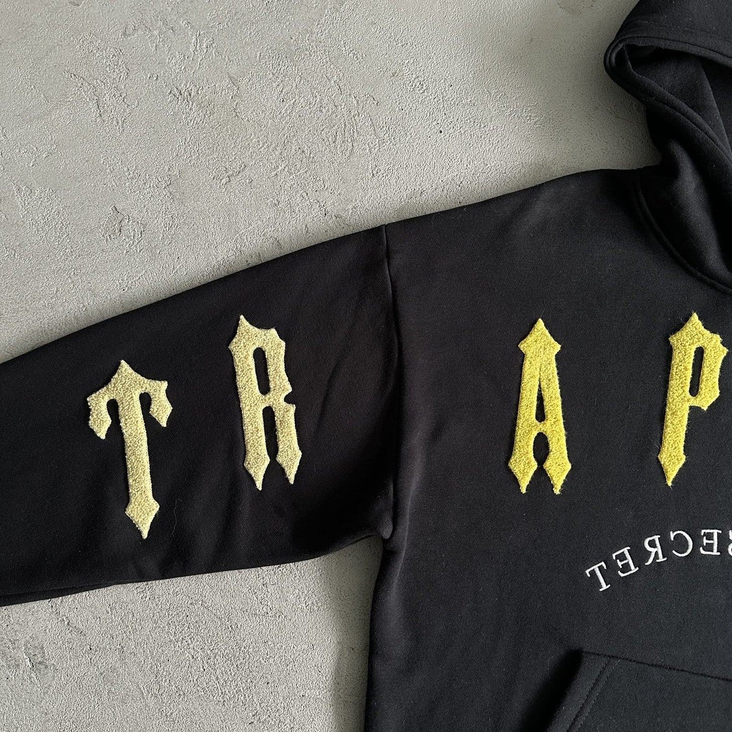 IRONGATE ARCH CHENILLE BLACK/YELLOW