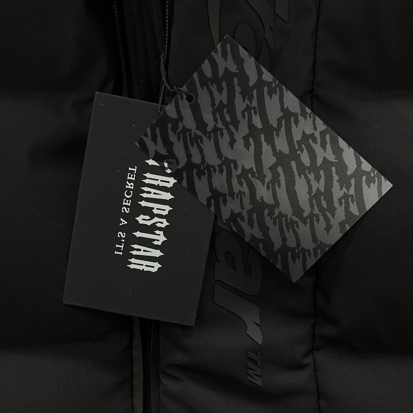 DECODED HOODED PUFFER 2.0 JACKET – BLACK