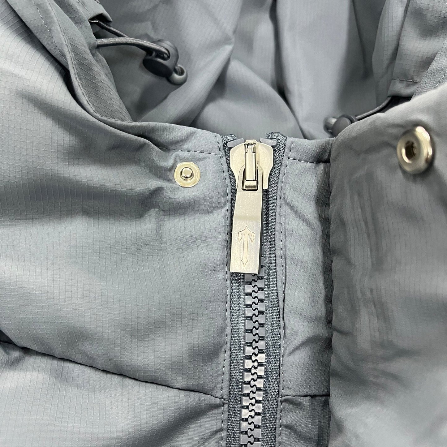 DECODED HOODED PUFFER 2.0 JACKET – GREY