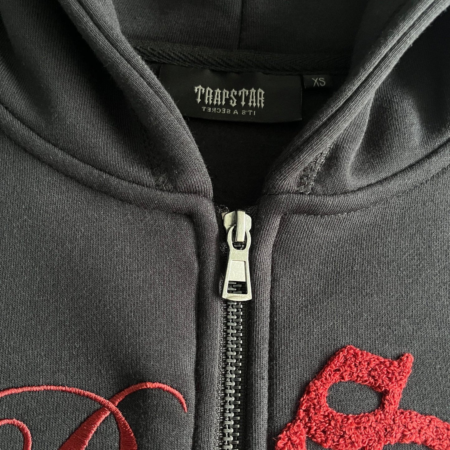 CHENILLE DECODE 2.0 BLACK-RED