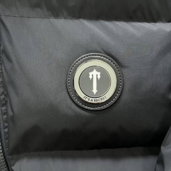 DETACHABLE HOODED PUFFER