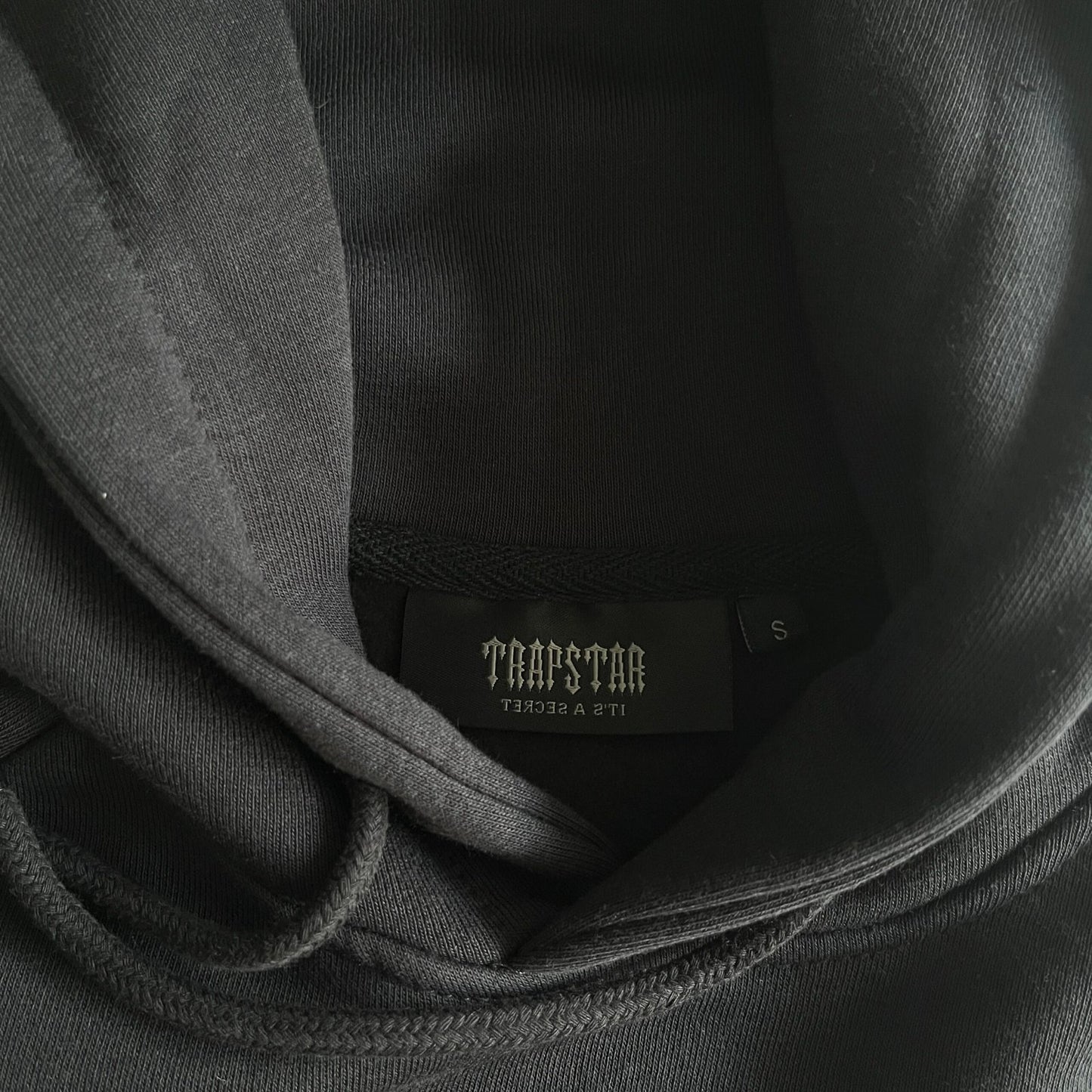 CHENILLE DECODED 2.0 – BLACK