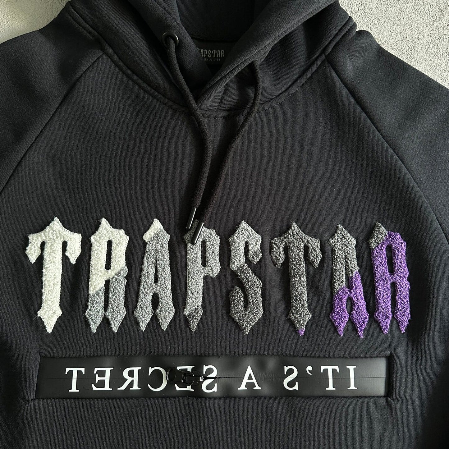 CHENILLE DECDODED 2.0 HOODIE BLACK/PURPLE