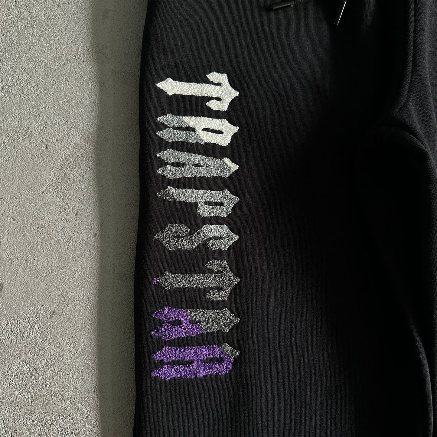 CHENILLE DECDODED 2.0 HOODIE BLACK/PURPLE