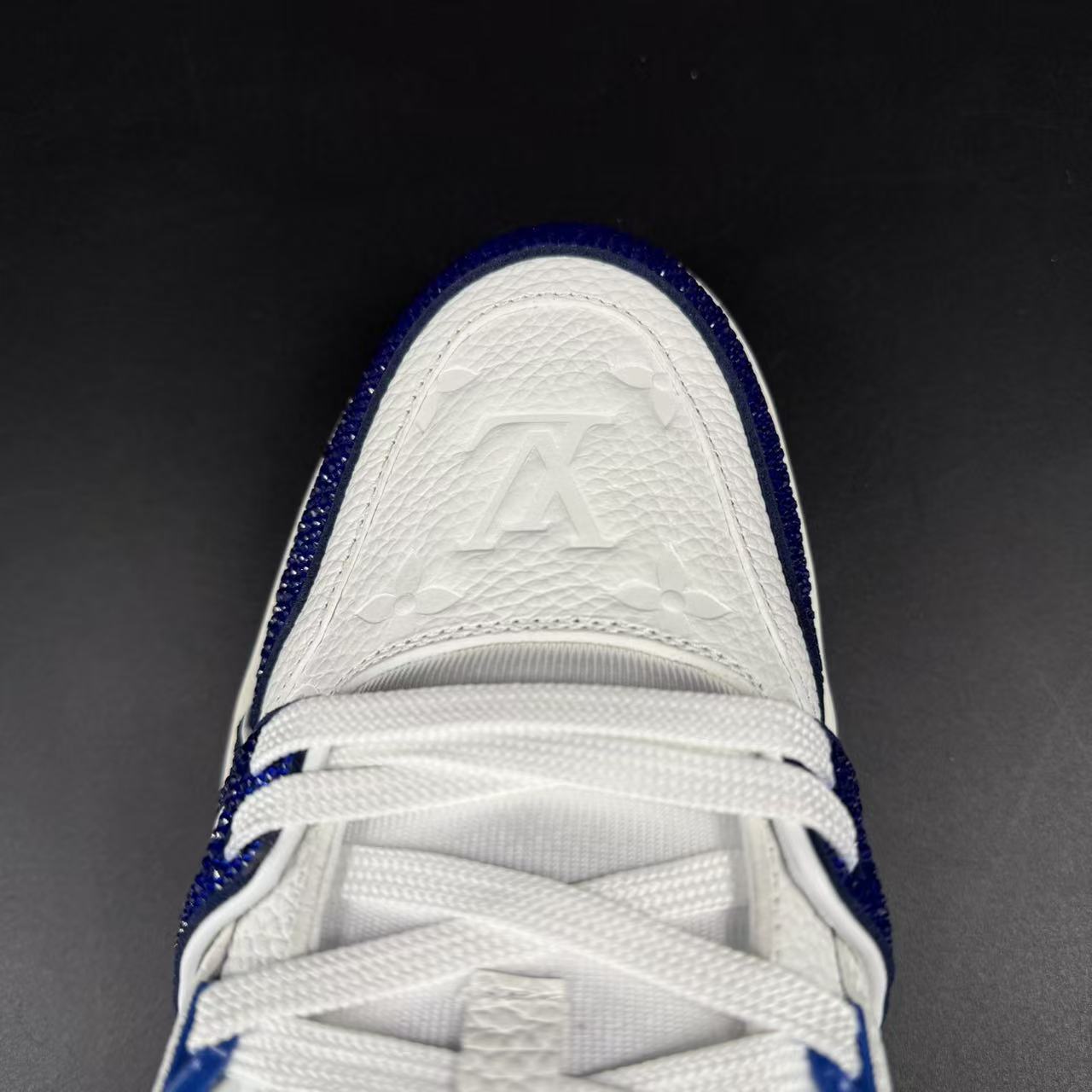 Trainer x swarovski