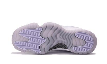 air-jordan-11-retro-low-pure-violet-wethenew-1_2_800x