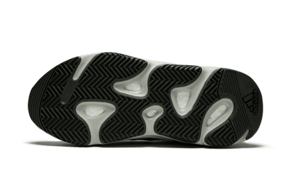 yeezy-700-salt-494173_800x